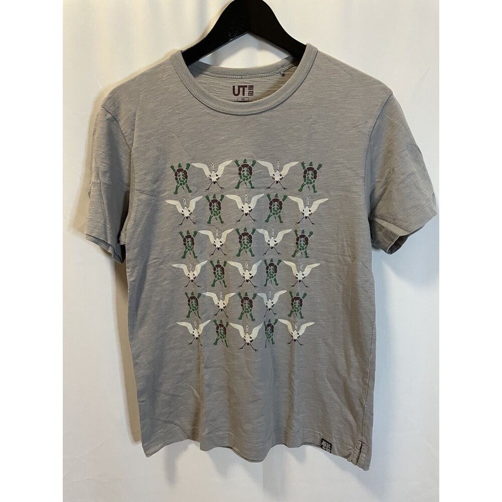 Uniqlo UT Gray Dove Turtle Print T-Shirt Size XS